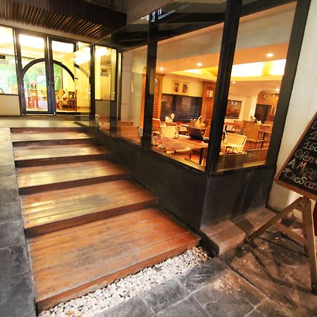 The Residence Rajtaevee Hotel Bangkok Exterior photo