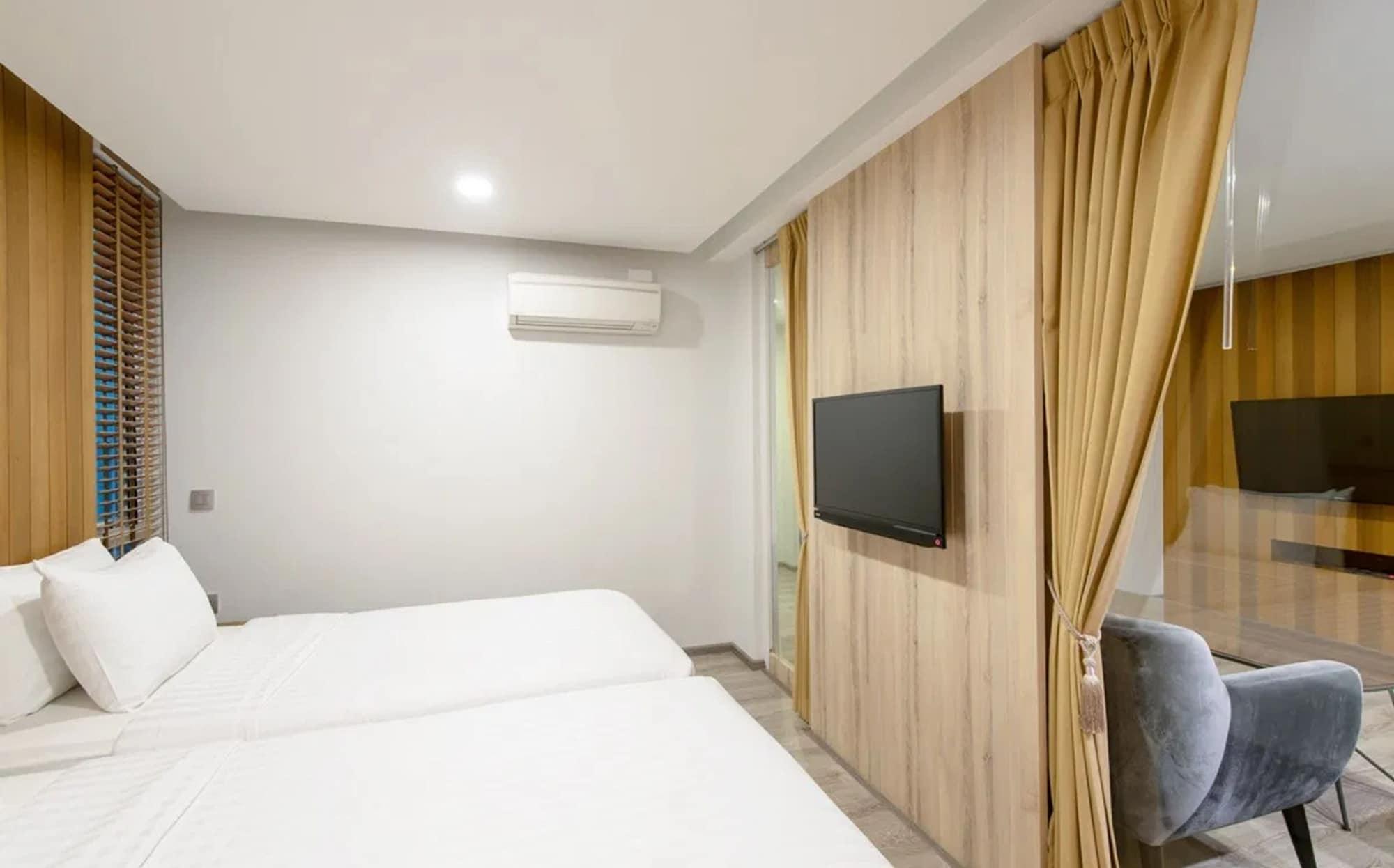 The Residence Rajtaevee Hotel Bangkok Exterior photo