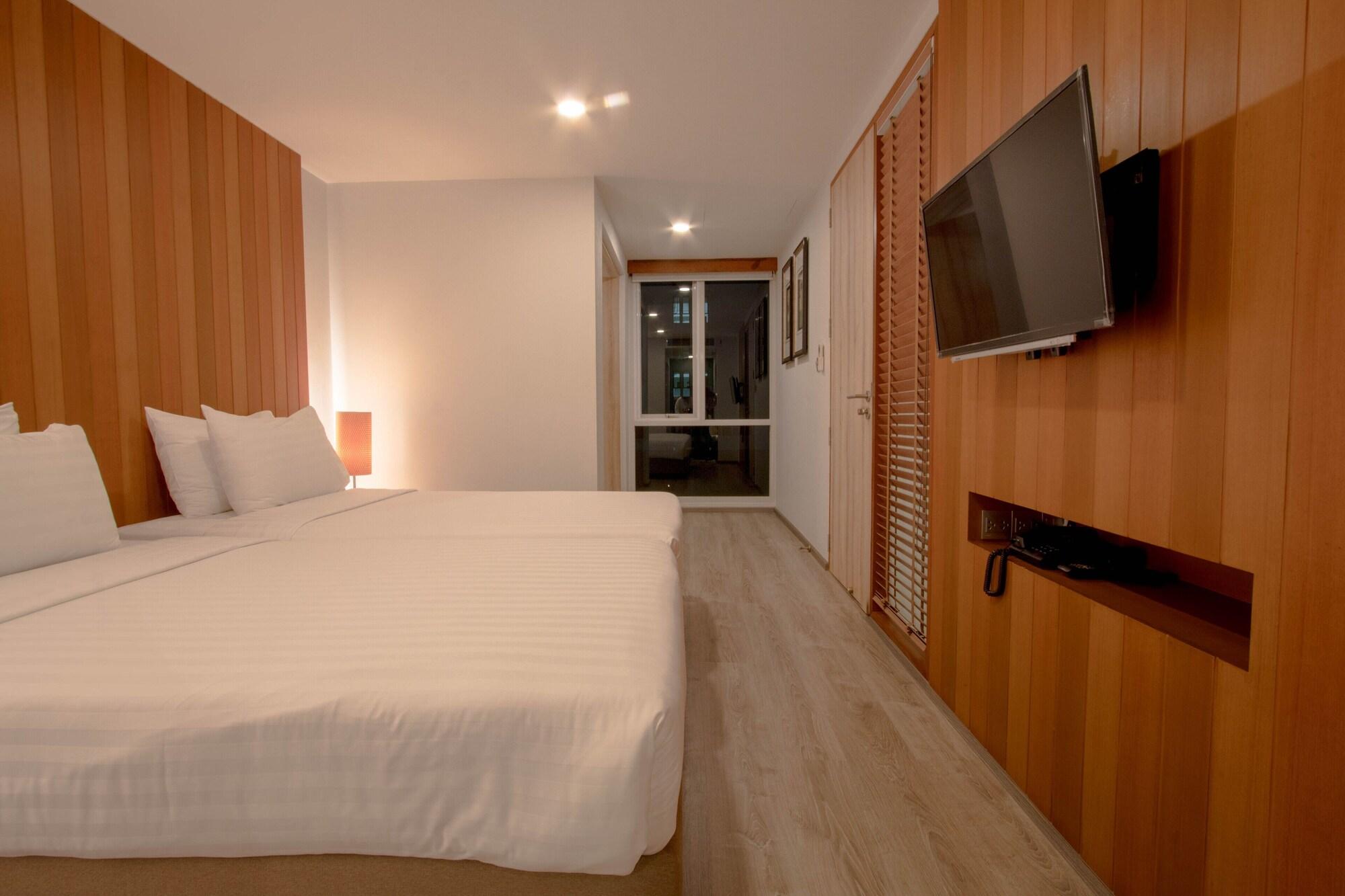 The Residence Rajtaevee Hotel Bangkok Exterior photo