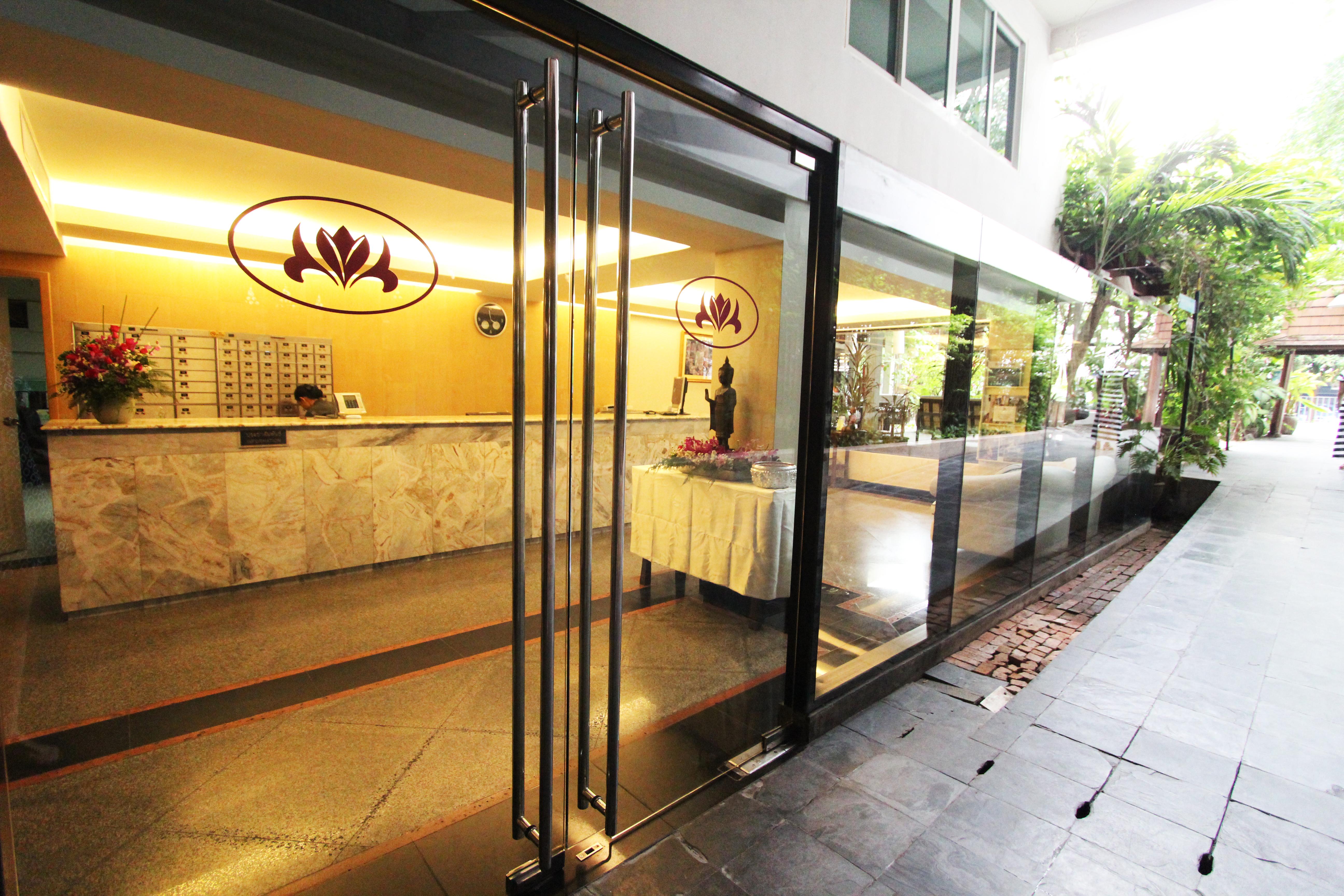 The Residence Rajtaevee Hotel Bangkok Exterior photo