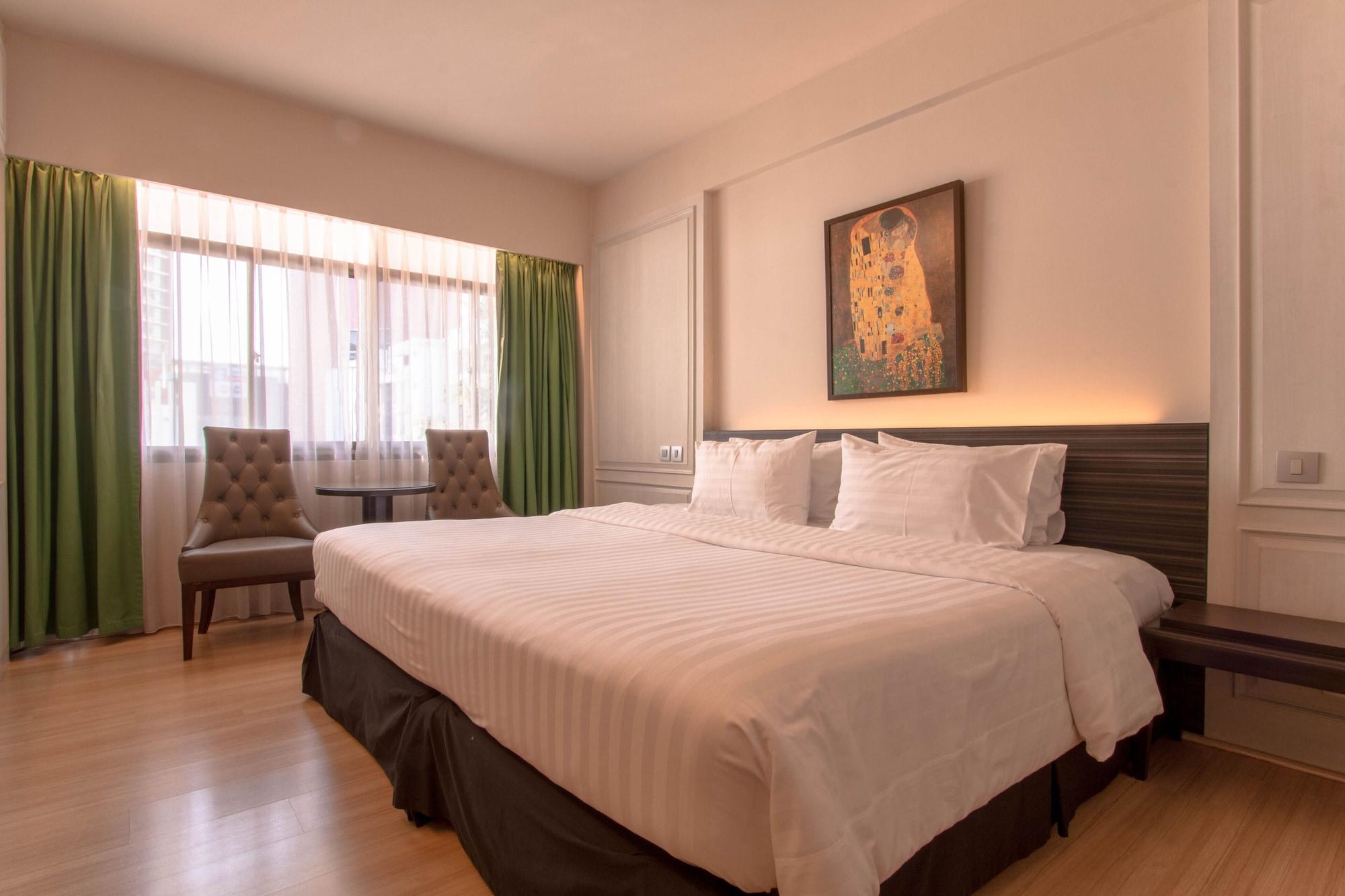 The Residence Rajtaevee Hotel Bangkok Exterior photo