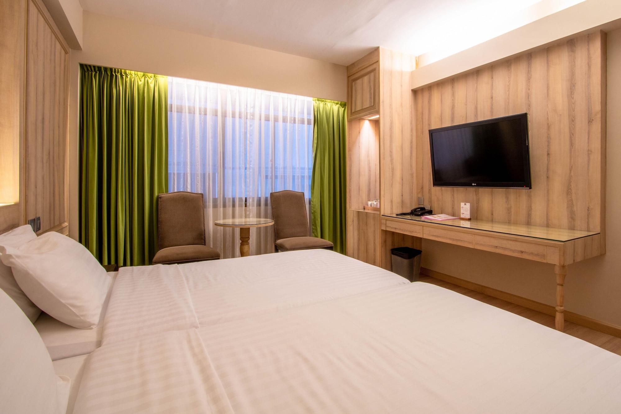 The Residence Rajtaevee Hotel Bangkok Exterior photo
